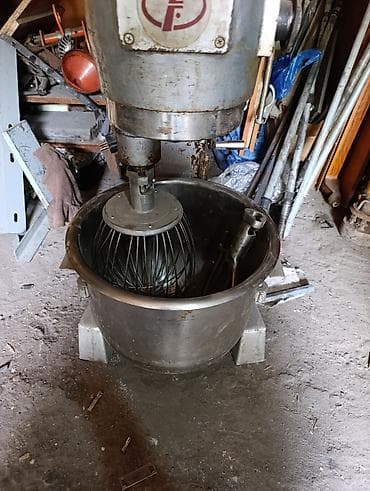 смесь мороженое: Промышленный тестомес и миксер,два в одном,нужен ремонт,надо — 3