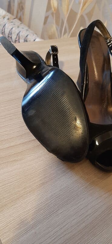 босоножки черные лаковые: Продаю босоножки в отличном состоянии. надевали три раза. Замшевые с — 6