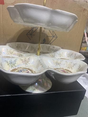 Двухъярусная фарфоровая этажерка/конфетница. Есть 2 штуки по 1000 сом at lalafo.kg Двухъярусная фарфоровая этажерка/конфетница. Есть 2 штуки по 1000 сом