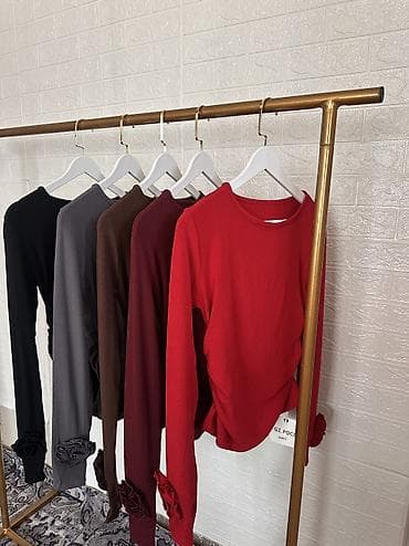 двойки: Лонгсливы с розами и рукавами Есть 5 расцветок Размер стандарт — 3