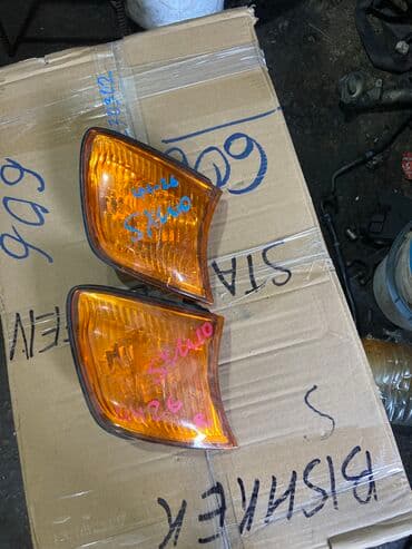 дополнительное освещение на авто: Правый поворотник Toyota 1999 г., Б/у, Оригинал, Япония — 1