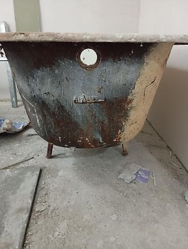 железные ванны: Чугунная ванна ретро (на ножках), прямоугольная, вместительная — 3