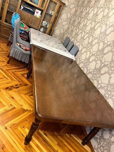 стол с вытяжкой: Большой стол из массива дерева с фигурными ножками.Прочная конструкция — 3