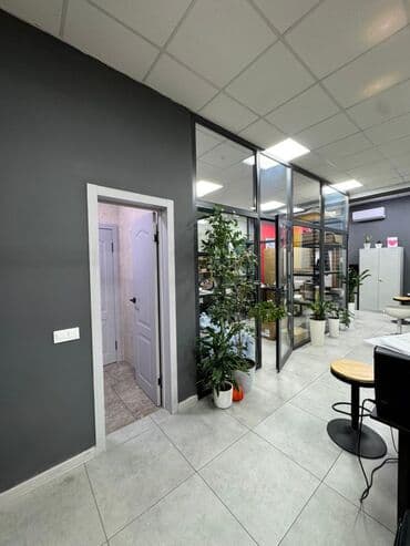 снять дом на панораме: Ижарага берем Офистик, 100 кв. м, Турак комплексинде, Тоолор көрүнүп турат, 1-катар, Жабдуулары менен — 10