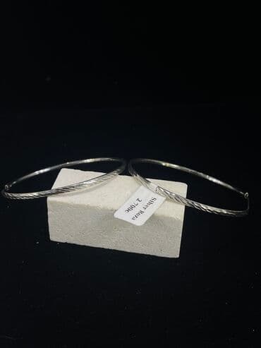 украшение шампанского для свадьбы: Элегантные серьги-кольца серебристого цвета, украшенные россыпью — 3