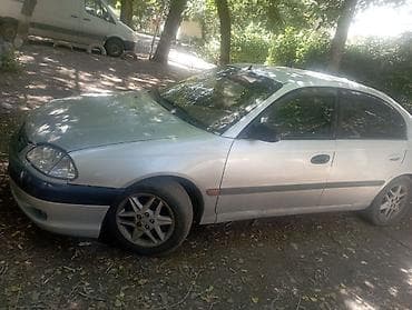 Toyota Avensis: 2002 г., 1.8 л, Бензин, Седан