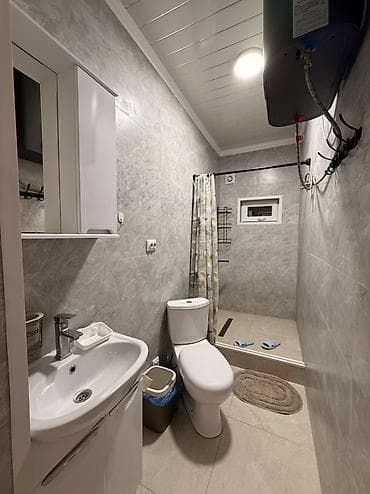 Кыймылсыз мүлк: 🏡 Сдается уютный коттедж на 8–10 человек. 💰 Цена — договорная. В доме — 5