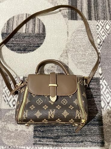 Сумка через плечо/кросс-боди в коричневых тонах с монограммным