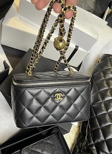 Сумка Chanel — модель Vanity Case (черный цвет) - Материал: гладкая