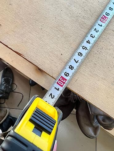 столяр плотник: Услуги плотника: Установка; окон дверей карнизы, плинтуса, вырезка — 3