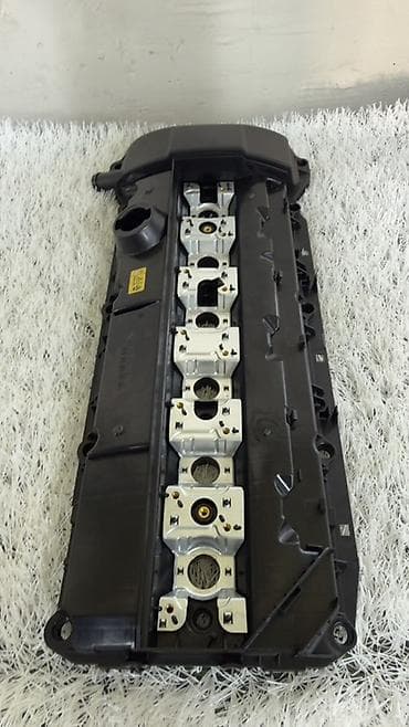 Клапанная крышка BMW