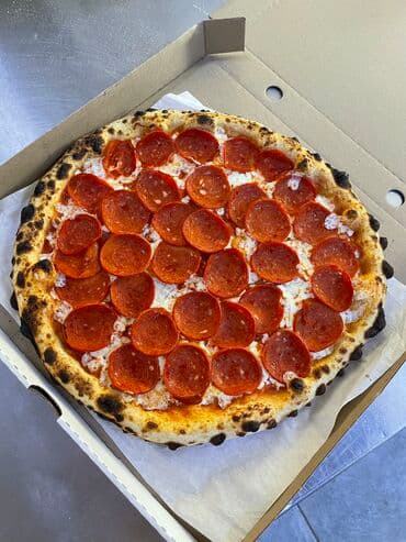 помошник повара: Ассаламу алейкум! Темирлан 26 лет пекарь со стажем 8 лет . Работал — 12