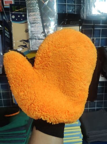 Микрофибровая варежка и шиншиллаая варежка. В наличии. Подходит для