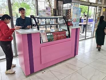 7 мкр: Холодильник витринный с мебелью — 2