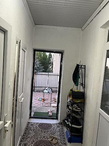 сдаю помощение: В большом 4-х комнатном доме сдается комната зал 8*4.Можно молодой — 7