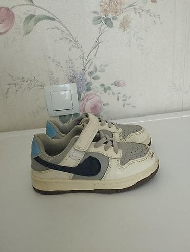 Детские кроссовки