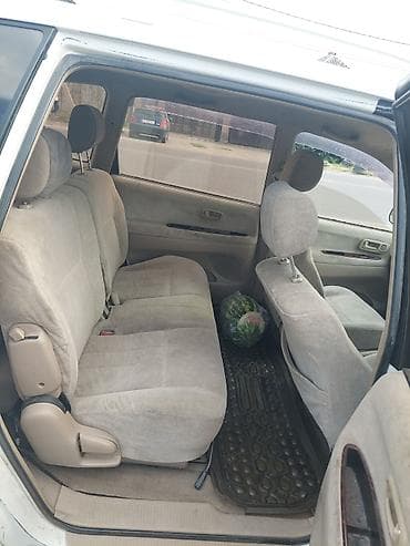 Toyota Ipsum: 2000 г., Автомат, Бензин, Минивэн — 5