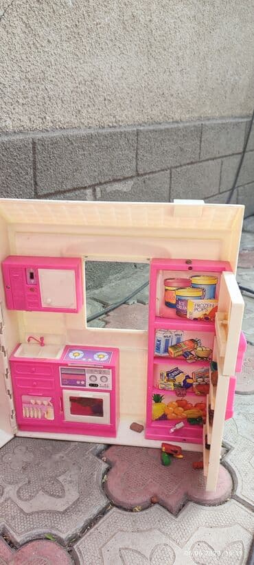 Оюнчуктар: Продается кукольный домик в хорошем состоянии . По всем вопросам — 1