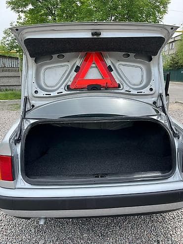 ка 40: Audi 100: 1991 г., Седан — 6