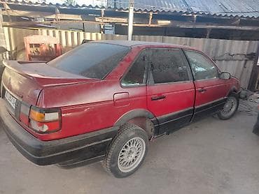 1995: Volkswagen Passat: 1989 г., Седан — 1