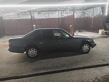 е 210: Mercedes-Benz W124: 1993 г., 3.2 л, Механика, Бензин, Седан — 4