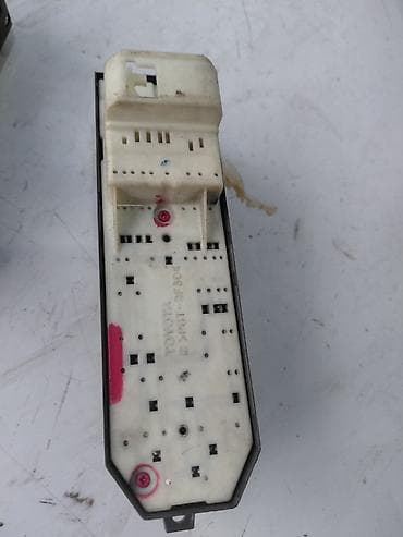 mini jack: Дверная карта Toyota 2009 г., Б/у, Оригинал, Япония — 2