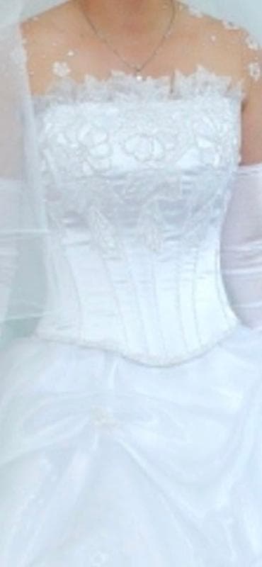 Личные вещи: Модель рост 160 см. Корсет вышит бисером в ручную. Размер s,m — 2