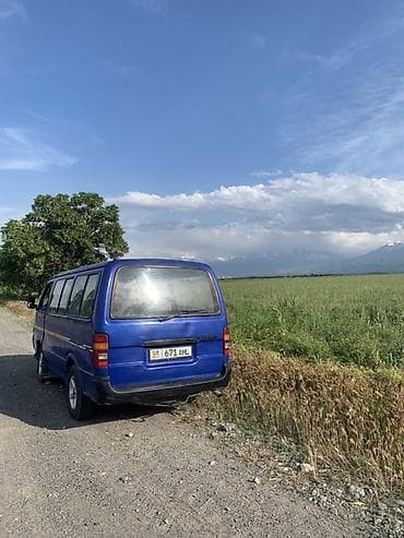 2 8: Toyota Hiace: 1995 г., 2 л, Механика, Бензин, Фургон — 8