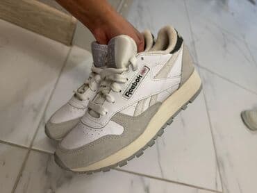 срочно в связи с переездом: Кроссовки, 35, Reebok, Новый, цвет - Белый — 1