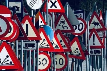 изготовление рекламных визиток: | Дорожние указатели, Рекламные стойки, | Разработка дизайна, Ламинация — 2