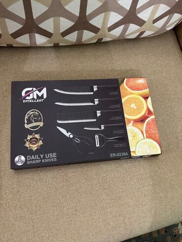 Продаю новый набор ножей. В комплекте четыре кухонных ножа, столовые