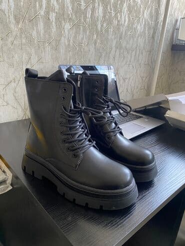 женская модельная обувь больших размеров: Сапоги, 39, Dr. Martens, Новый, цвет - Черный, Платная доставка, Самовывоз — 2