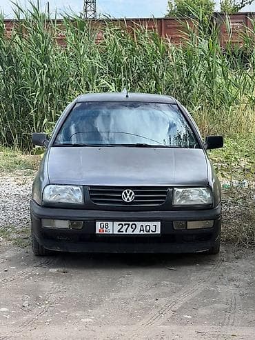 Транспорт: Volkswagen Vento: 1993 г., Механика, Бензин, Седан — 4