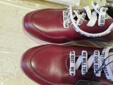 бордовая: Новые кроссовки, натуральная кожа. Цвет бордовый. 3000 сом — 5