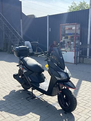 Скутеры: Скутер 50–150 см³ (визуально класс «спорт»), черный. Особенности и — 1