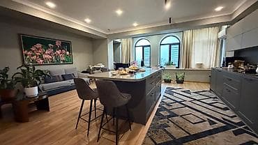 For rent spacious designer apartment near Erkindik Boulevard. A