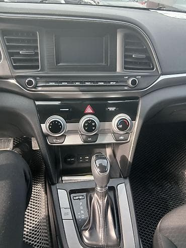 corolla s: Hyundai Elantra: 2018 г., 2 л, Автомат, Бензин, Седан — 6