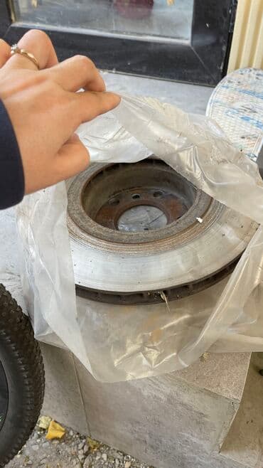 Предняя тормозная колодка BMW Б/у, Оригинал at lalafo.kg Предняя тормозная колодка BMW Б/у, Оригинал