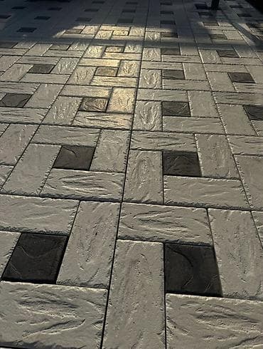 камни 55: Тротуарная плитка модульная «Квадро» (цвета: светло‑серый и антрацит) — 1