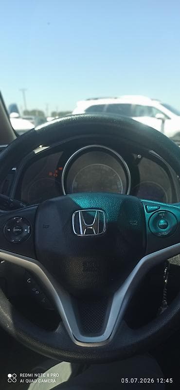mini cooper: Honda Fit: 2015 г., 1.5 л, Вариатор, Бензин, Хэтчбэк — 7
