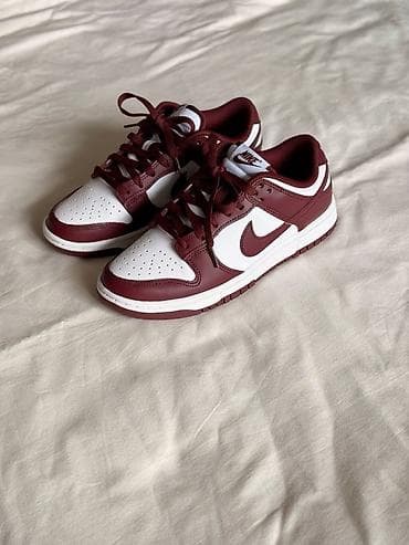Кроссовки Nike Dunk Low, цветовая схема бордовый/белый. -