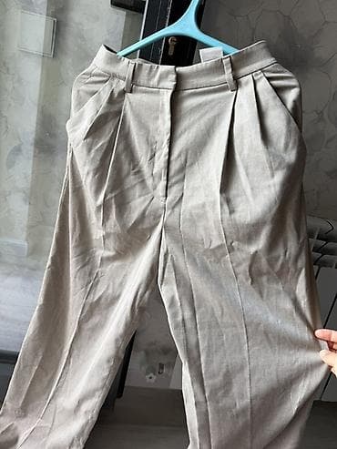 чиносы hm: Костюм H&M, бежево‑песочный, классический крой. Состав ткани — 3