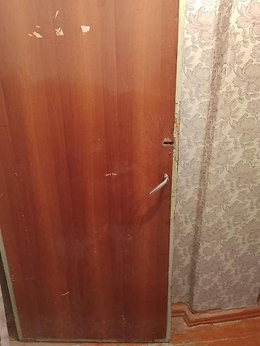 Входная дверь. На дрова 
Бесплатно.Самовывоз