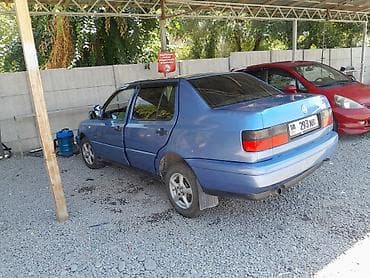 1: Volkswagen Vento: 1994 г., 1.8 л, Механика, Бензин — 4
