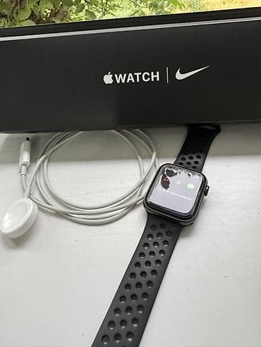 Смарт-часы: Apple Watch Nike (алюминий, темный корпус) с спортивным ремешком Nike — 3