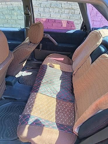 Volkswagen Passat: 1993 г., 1.8 л, Кол менен иштөөчү, Бензин, Седан — 4