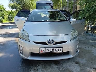 li 9 max: Toyota Prius: 2013 г., 1.8 л, Автомат, Гибрид — 1