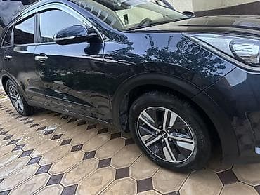 Kia Niro: 2017 г., 1.6 л, Автомат, Гибрид, Кроссовер
