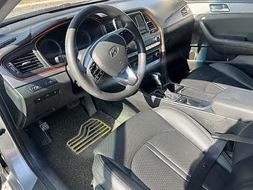 салон машины: Hyundai Sonata: 2018 г., 2 л, Автомат, Газ, Седан — 3