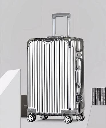 samsung galaxy 32: Чемодан на 4 колёсах, серебристый цвет. Особенности: - Корпус из — 5